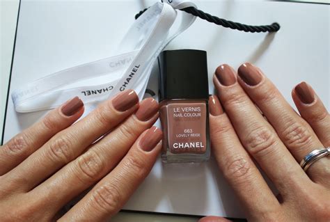 chanel le vernis 512|Chanel lovely beige nail polish.